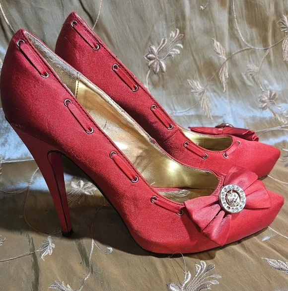 Apple Bottoms Elegant Red Satin Women's Heels - Picture 8 of 8